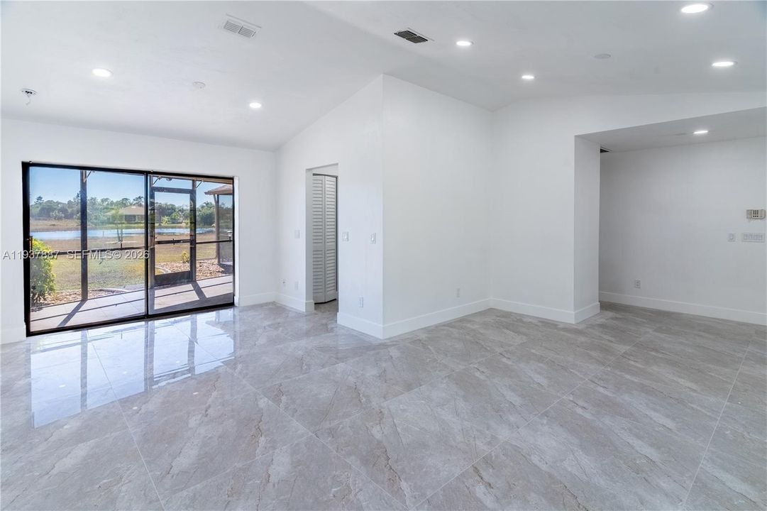 En Venta: $329,000 (3 camas, 2 baños, 1547 Pies cuadrados)