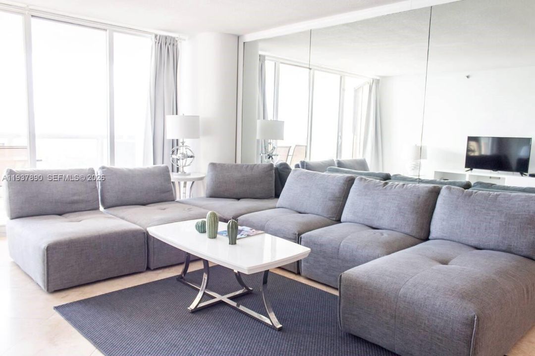 На продажу: $850,000 (2 спален, 2 ванн, 1496 Квадратных фут)