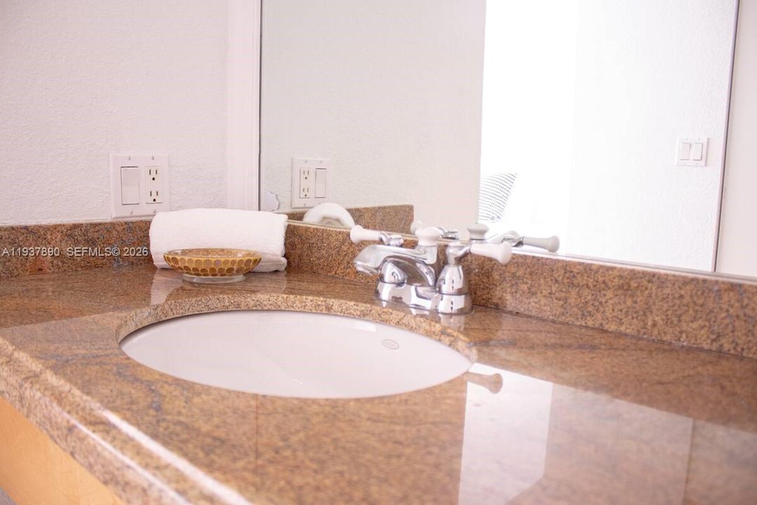 На продажу: $850,000 (2 спален, 2 ванн, 1496 Квадратных фут)