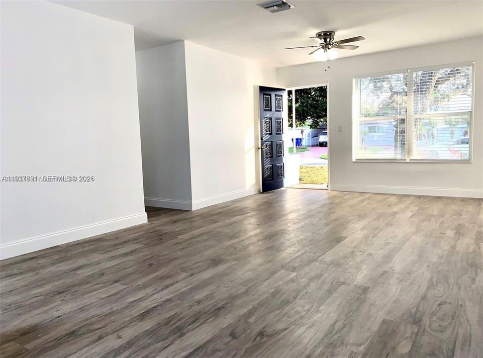 For Rent: $3,800 (4 beds, 2 baths, 1600 Square Feet)