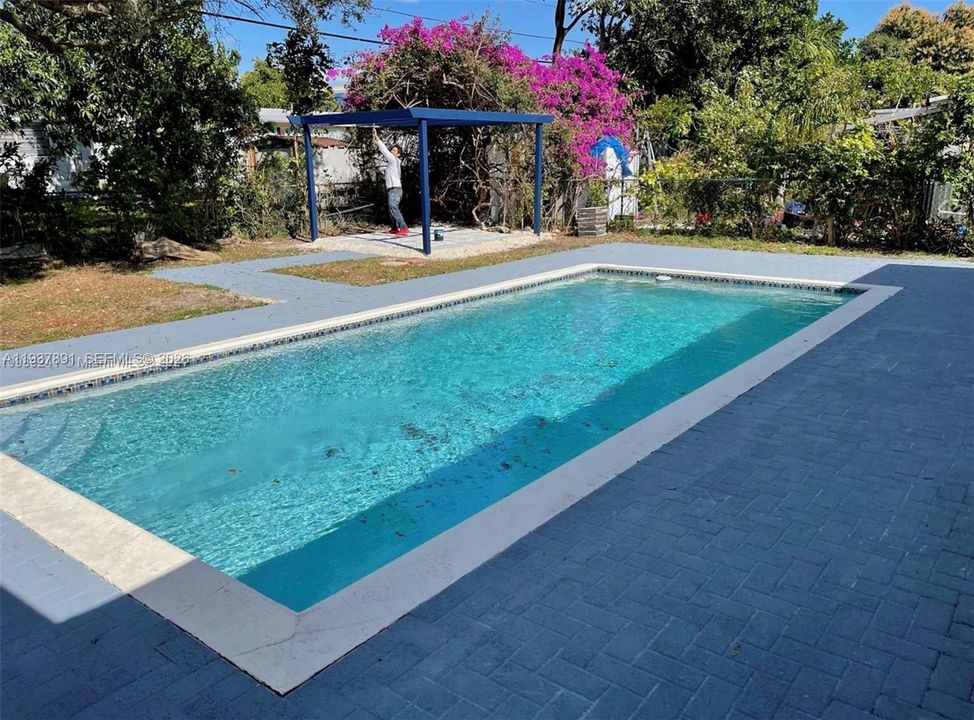 For Rent: $3,800 (4 beds, 2 baths, 1600 Square Feet)