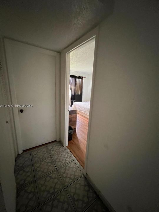 待售: $165,000 (2 贝兹, 1 浴室, 1075 平方英尺)