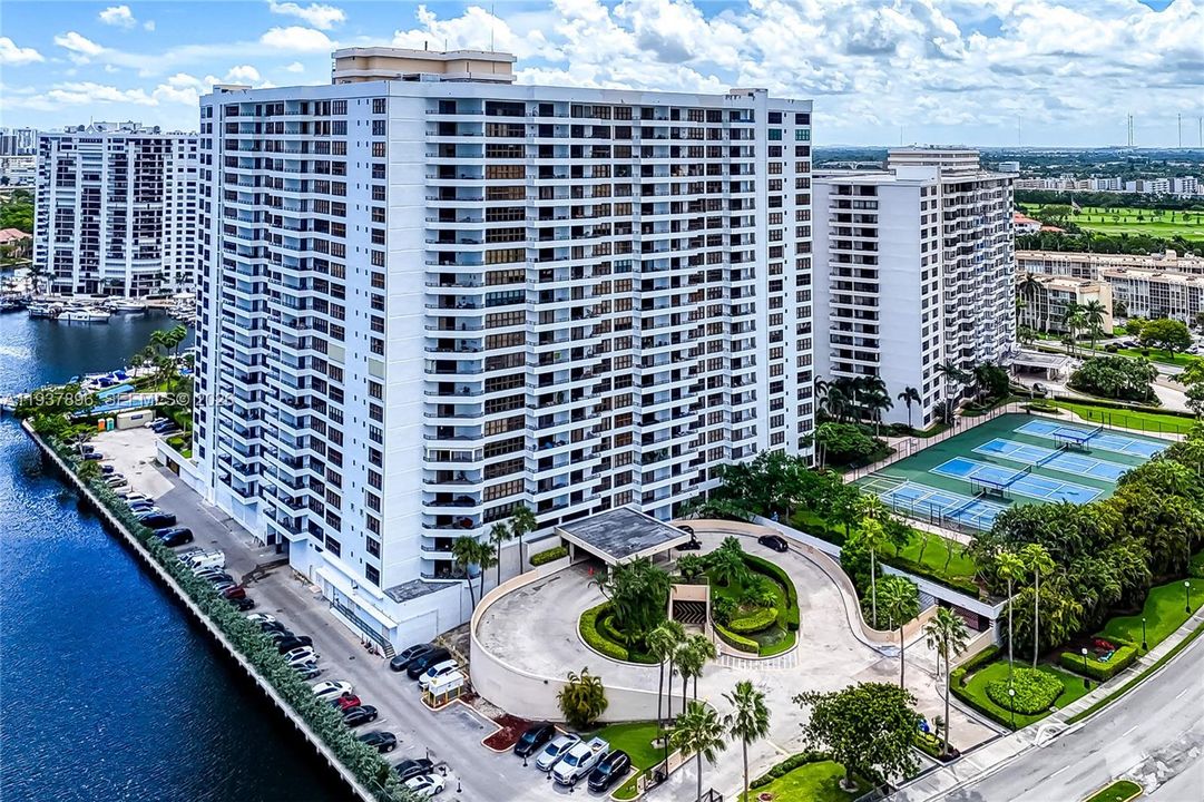 В аренду: $2,500 (1 спален, 1 ванн, 950 Квадратных фут)