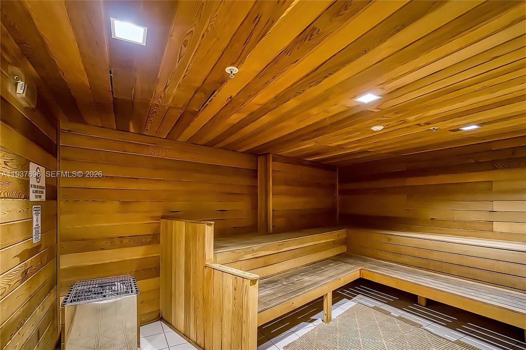 В аренду: $2,500 (1 спален, 1 ванн, 950 Квадратных фут)