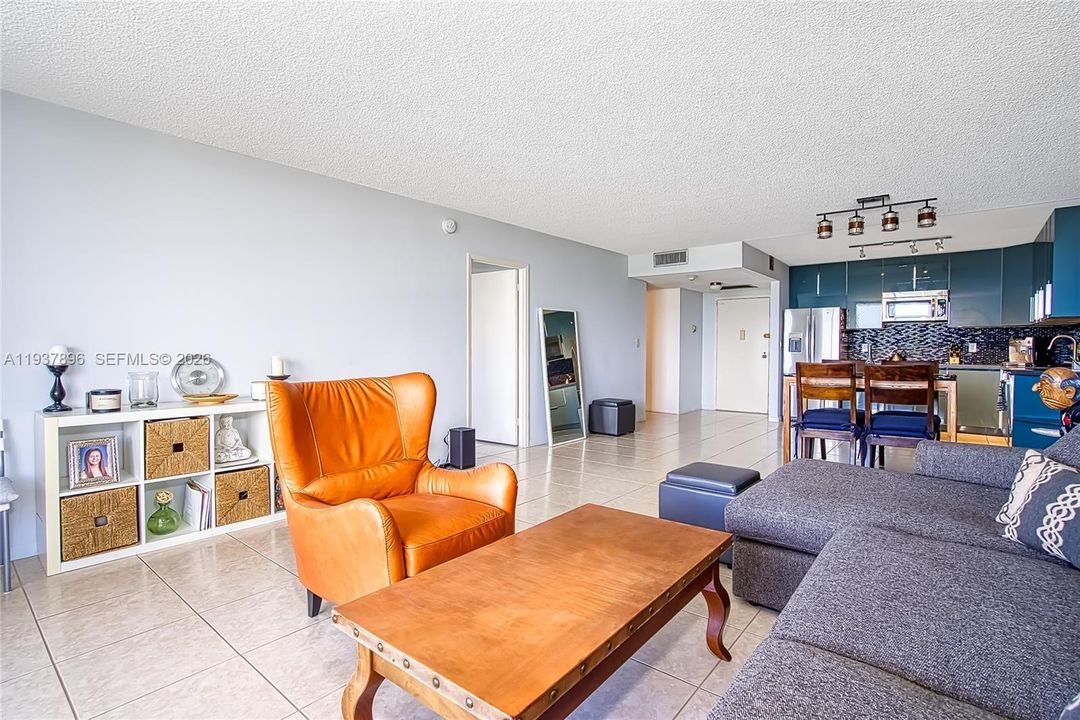 В аренду: $2,500 (1 спален, 1 ванн, 950 Квадратных фут)