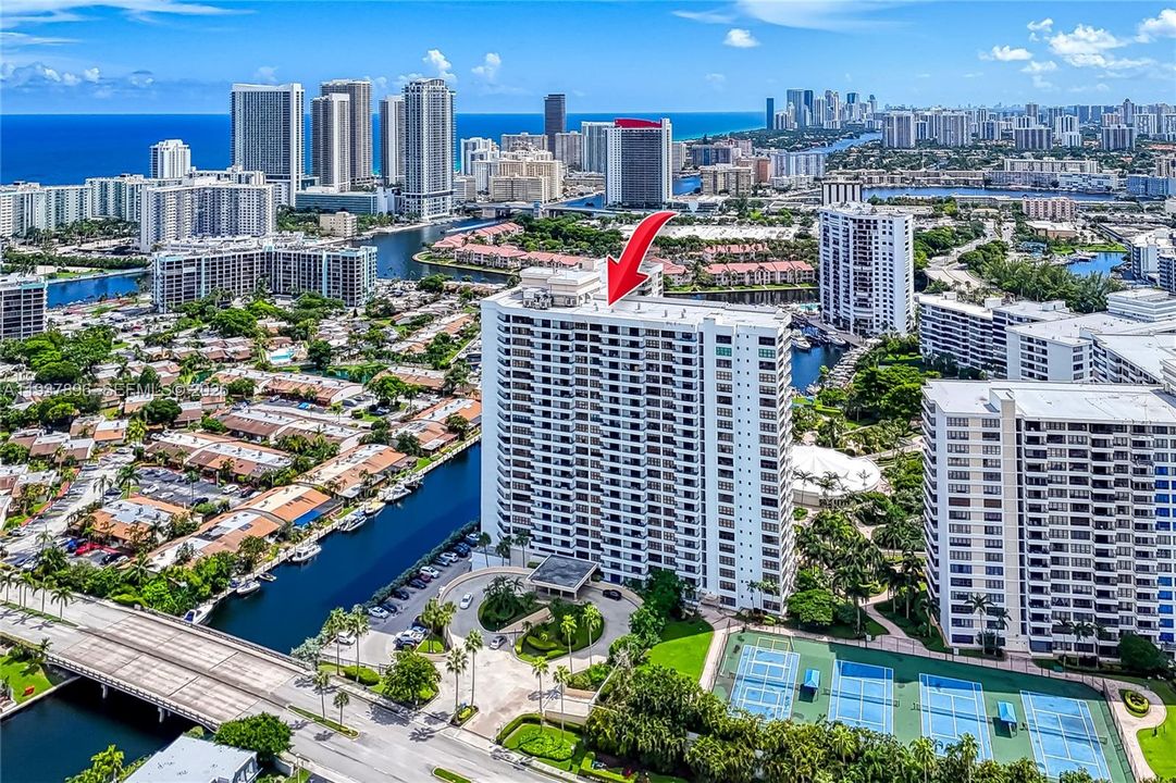 В аренду: $2,500 (1 спален, 1 ванн, 950 Квадратных фут)