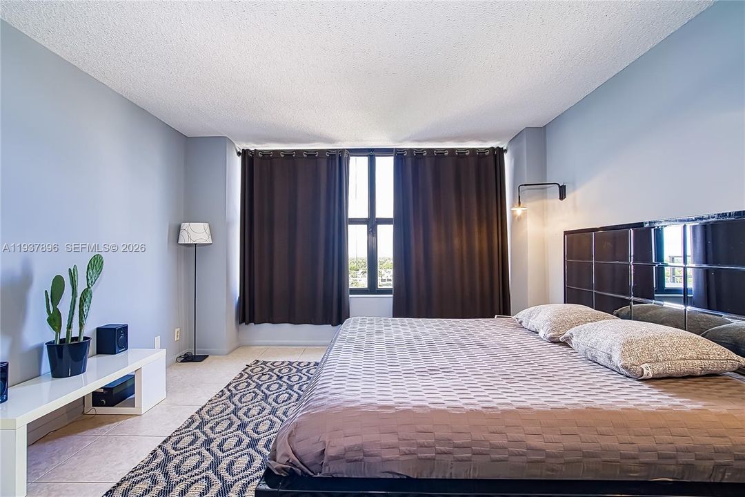 В аренду: $2,500 (1 спален, 1 ванн, 950 Квадратных фут)