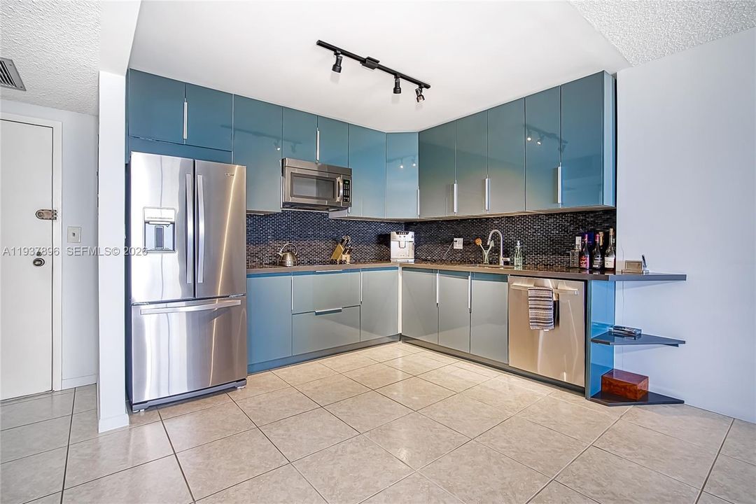 В аренду: $2,500 (1 спален, 1 ванн, 950 Квадратных фут)