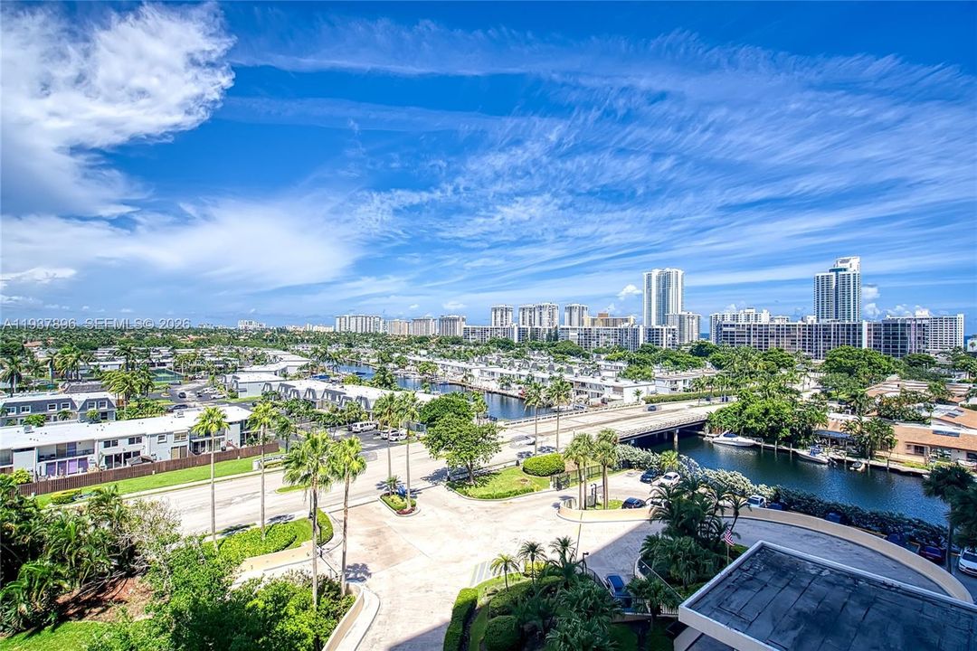 В аренду: $2,500 (1 спален, 1 ванн, 950 Квадратных фут)