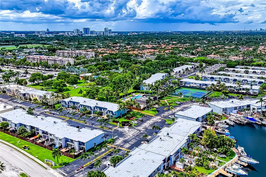 В аренду: $2,500 (1 спален, 1 ванн, 950 Квадратных фут)