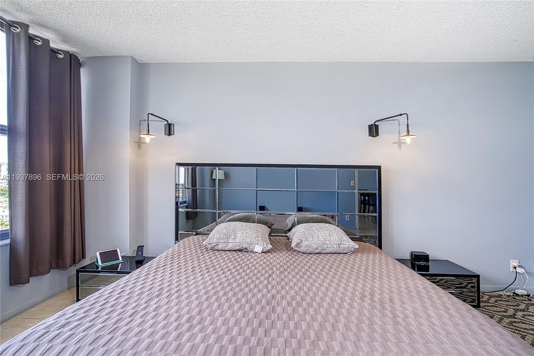 В аренду: $2,500 (1 спален, 1 ванн, 950 Квадратных фут)