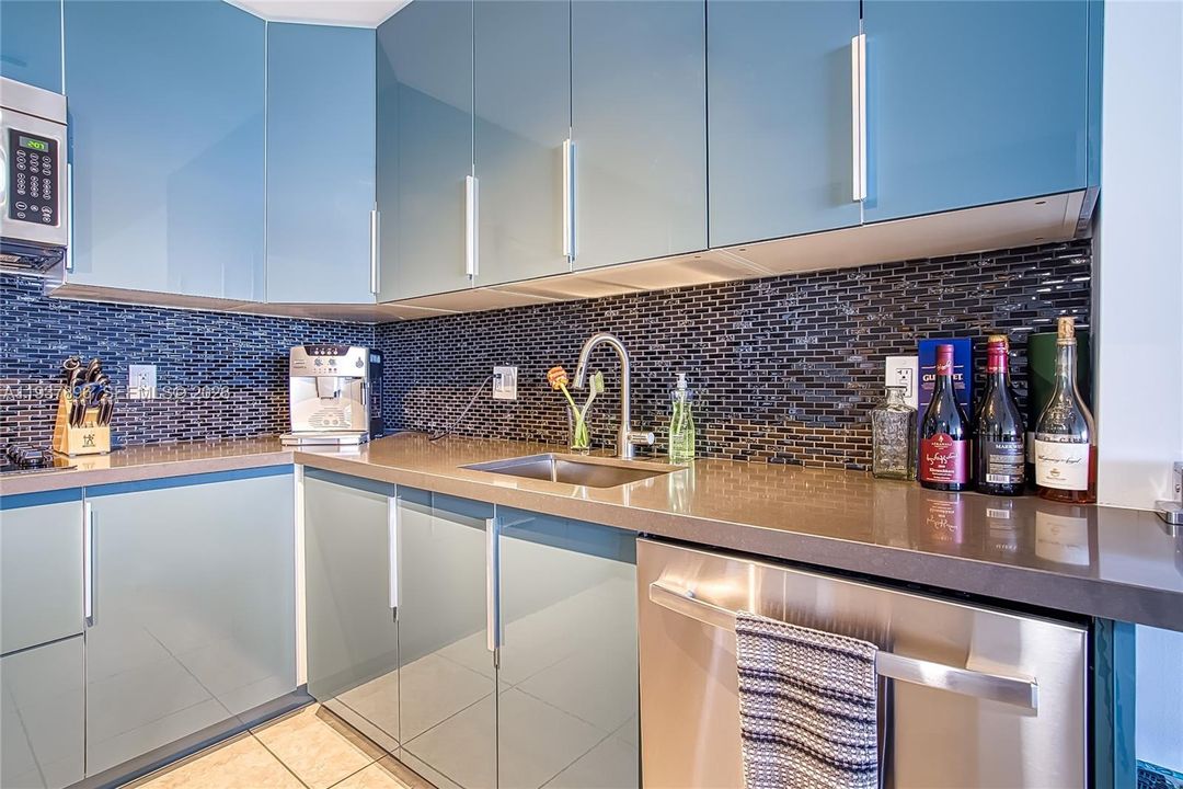 В аренду: $2,500 (1 спален, 1 ванн, 950 Квадратных фут)