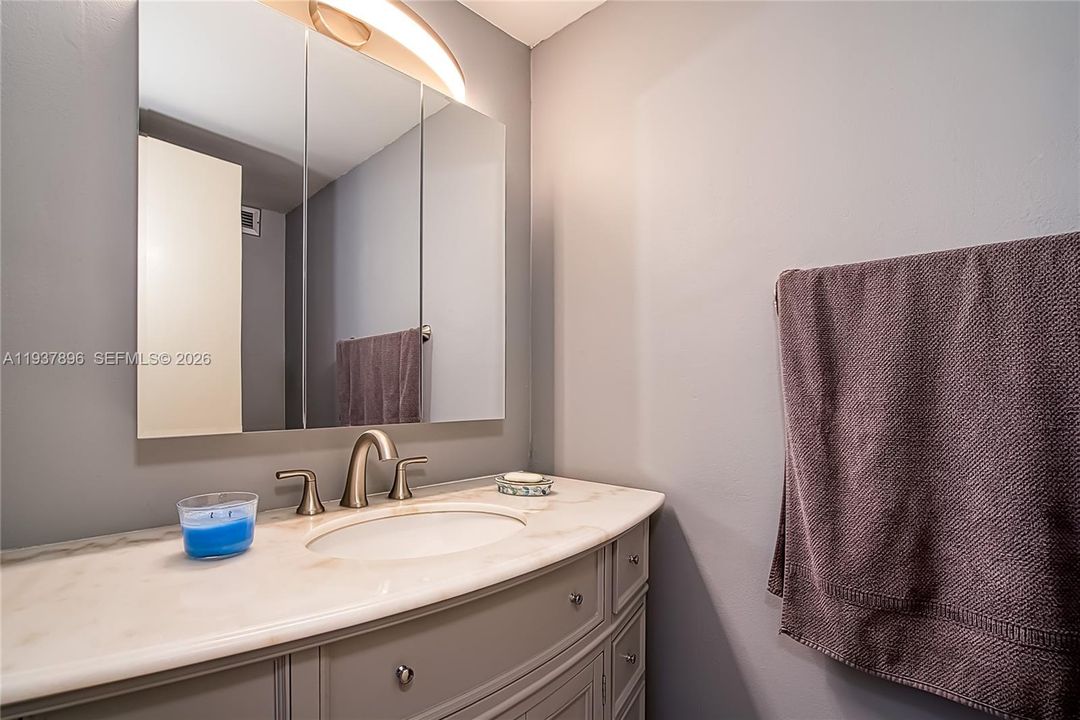 В аренду: $2,500 (1 спален, 1 ванн, 950 Квадратных фут)