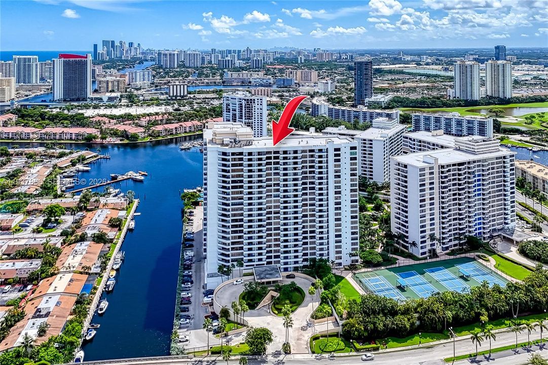 В аренду: $2,500 (1 спален, 1 ванн, 950 Квадратных фут)