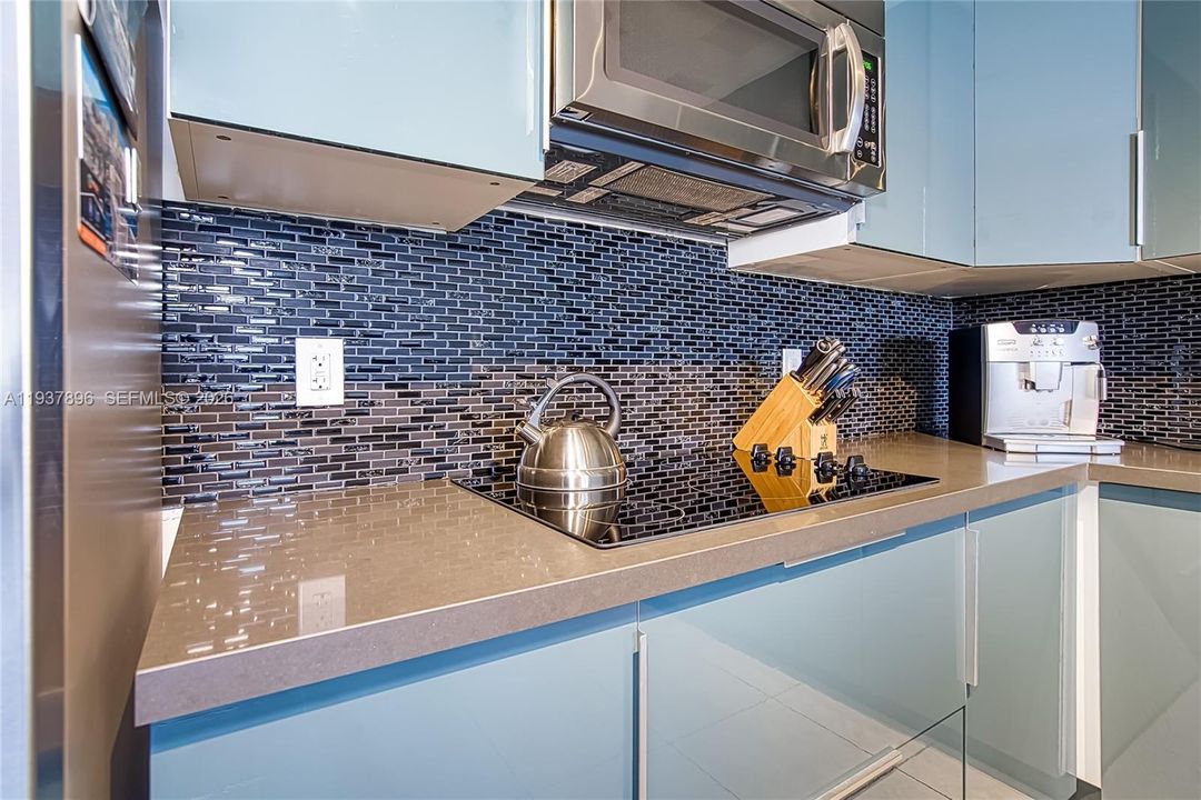 В аренду: $2,500 (1 спален, 1 ванн, 950 Квадратных фут)