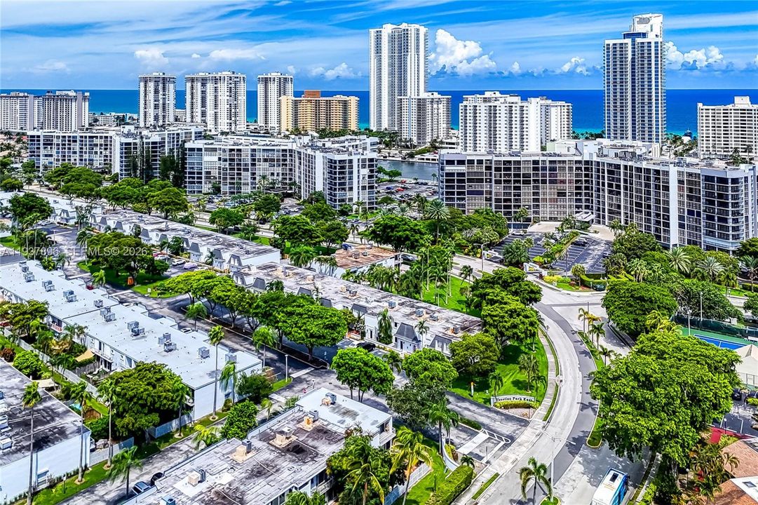 В аренду: $2,500 (1 спален, 1 ванн, 950 Квадратных фут)