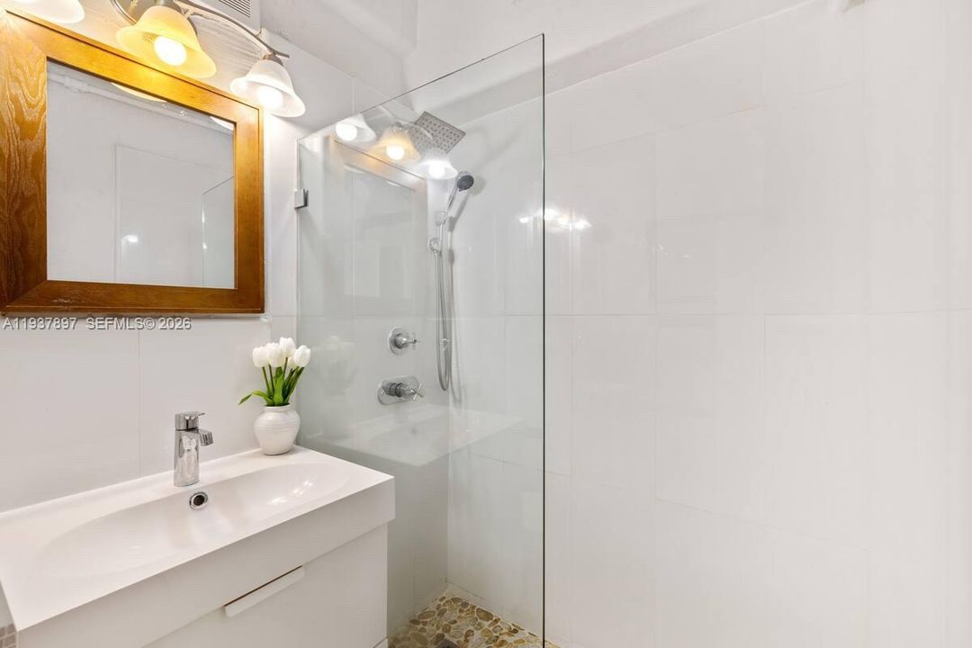 待售: $195,000 (0 贝兹, 1 浴室, 250 平方英尺)