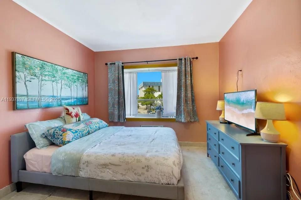 待售: $195,000 (0 贝兹, 1 浴室, 250 平方英尺)