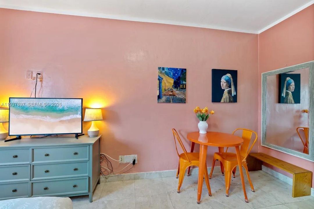 待售: $195,000 (0 贝兹, 1 浴室, 250 平方英尺)