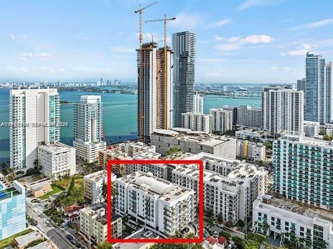 待售: $459,000 (2 贝兹, 2 浴室, 1060 平方英尺)