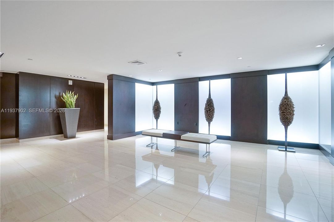 待售: $625,000 (1 贝兹, 2 浴室, 1031 平方英尺)