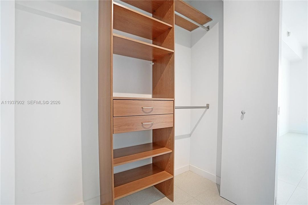 待售: $625,000 (1 贝兹, 2 浴室, 1031 平方英尺)