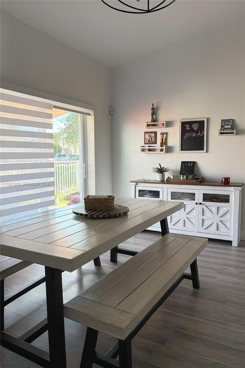 For Sale: $545,000 (3 beds, 2 baths, 1315 Square Feet)