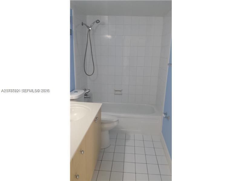 出租: $2,100 (2 贝兹, 1 浴室, 816 平方英尺)