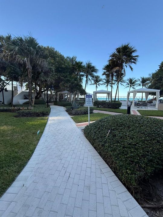 待售: $270,000 (1 贝兹, 1 浴室, 883 平方英尺)