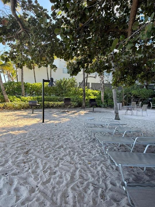 待售: $270,000 (1 贝兹, 1 浴室, 883 平方英尺)