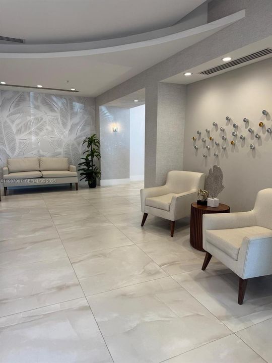 待售: $270,000 (1 贝兹, 1 浴室, 883 平方英尺)