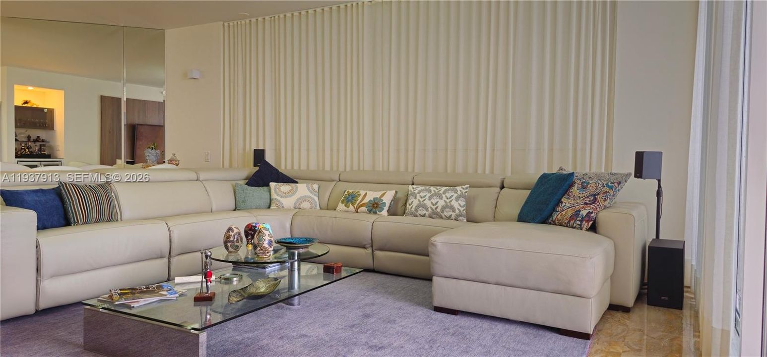 En Venta: $980,000 (2 camas, 2 baños, 2240 Pies cuadrados)