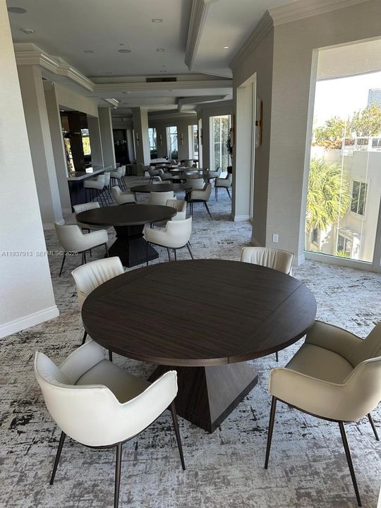 En Venta: $980,000 (2 camas, 2 baños, 2240 Pies cuadrados)