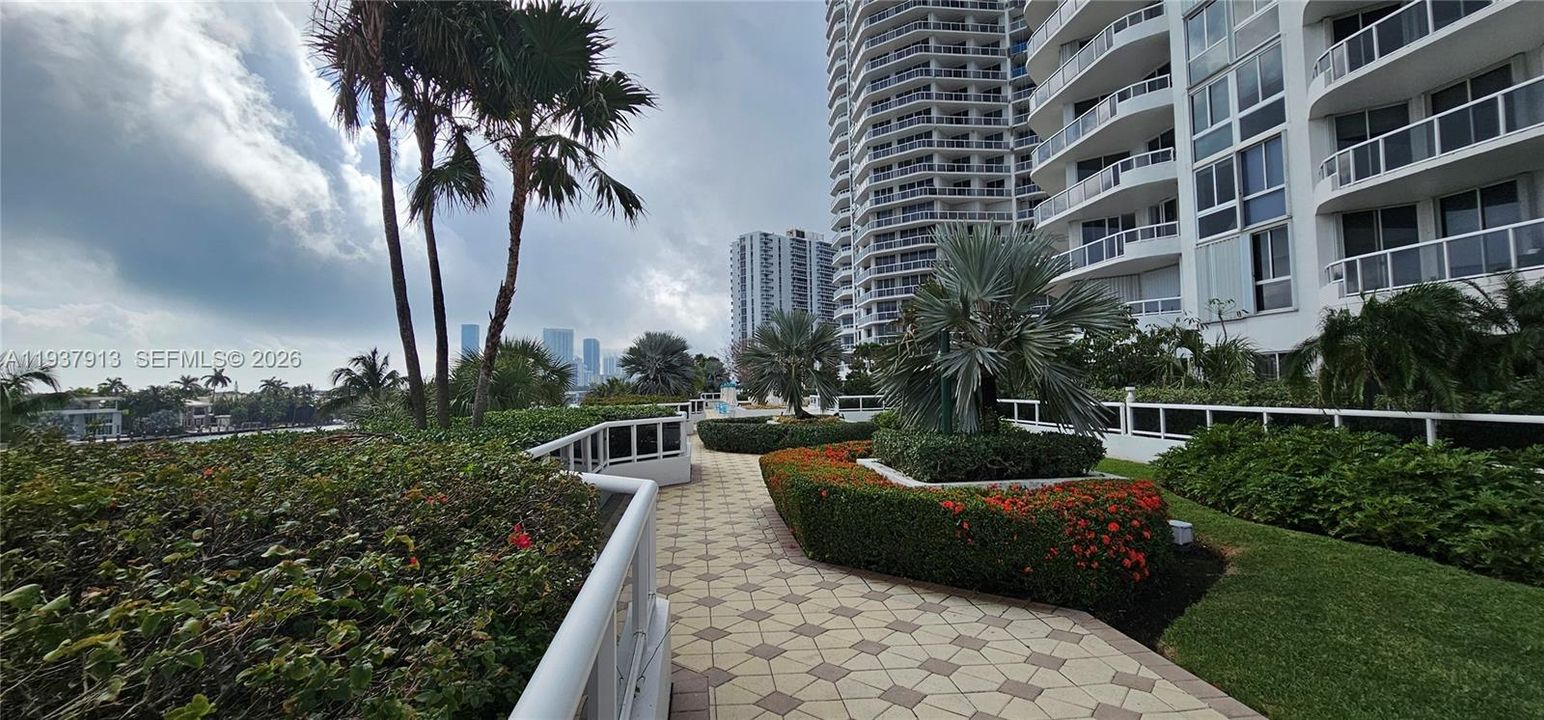 En Venta: $980,000 (2 camas, 2 baños, 2240 Pies cuadrados)