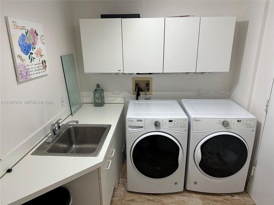 En Venta: $980,000 (2 camas, 2 baños, 2240 Pies cuadrados)