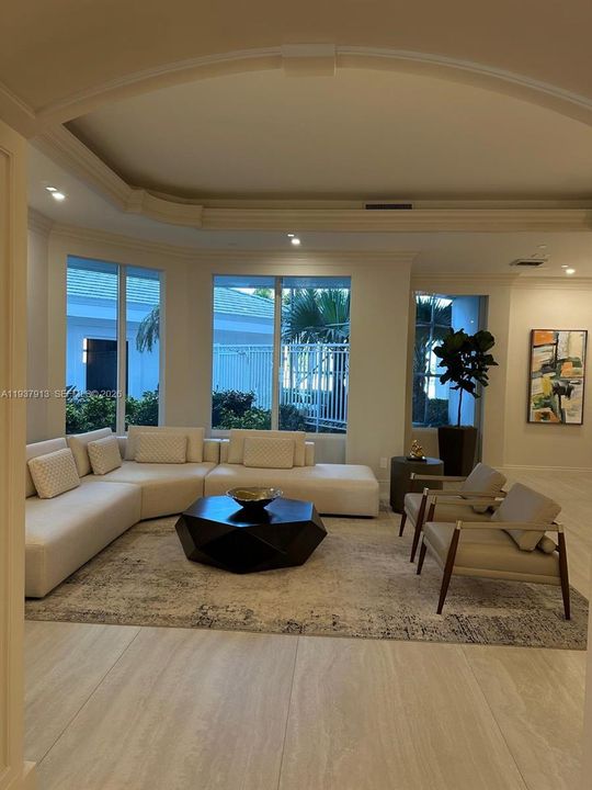 En Venta: $980,000 (2 camas, 2 baños, 2240 Pies cuadrados)