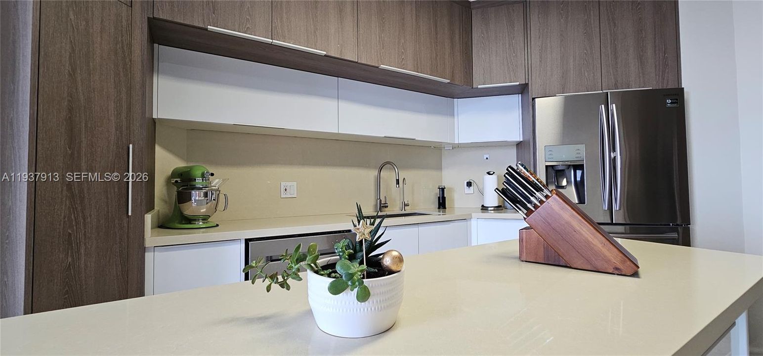 En Venta: $980,000 (2 camas, 2 baños, 2240 Pies cuadrados)