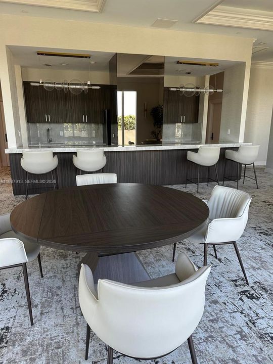 En Venta: $980,000 (2 camas, 2 baños, 2240 Pies cuadrados)