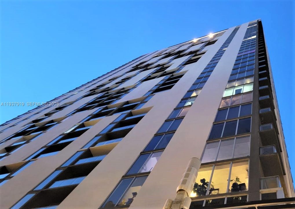 For Rent: $2,495 (1 beds, 1 baths, 526 Square Feet)