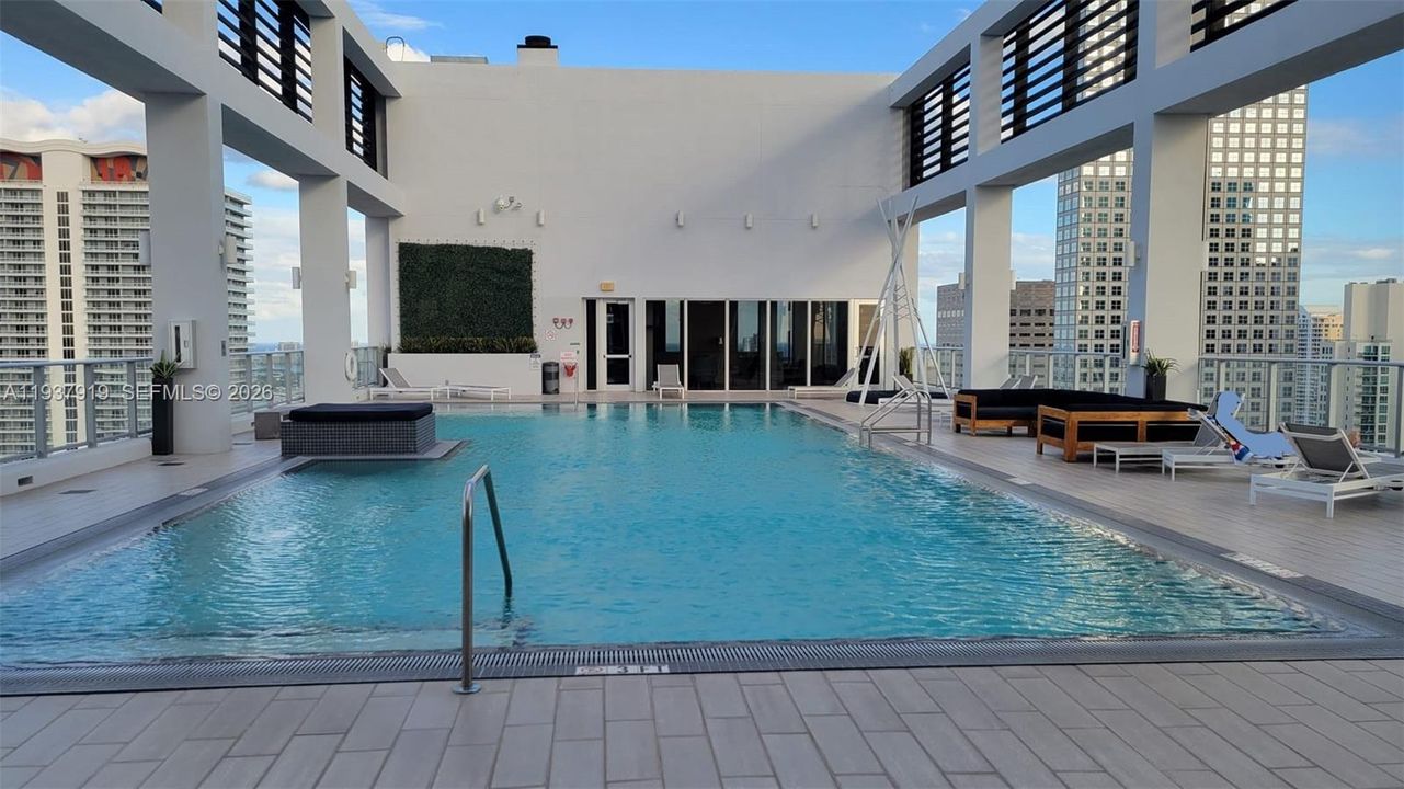 For Rent: $2,495 (1 beds, 1 baths, 526 Square Feet)