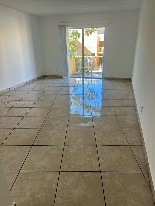 出租: $1,799 (1 贝兹, 1 浴室, 883 平方英尺)