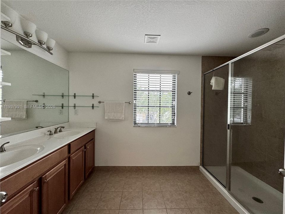 For Rent: $3,500 (3 beds, 2 baths, 1671 Square Feet)