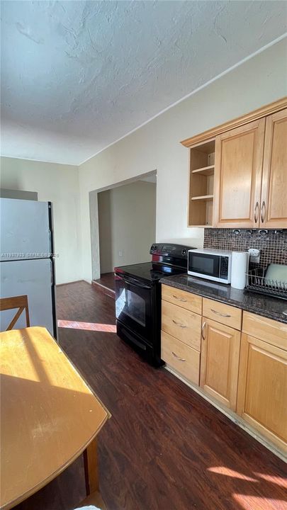 В аренду: $1,550 (1 спален, 1 ванн, 3815 Квадратных фут)