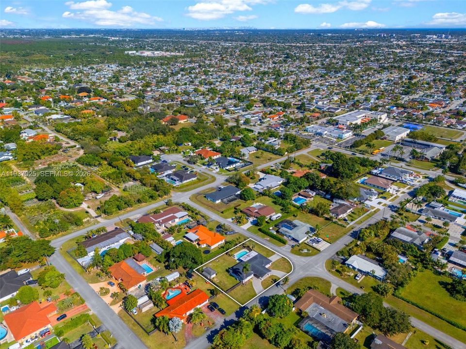 For Sale: $1,150,000 (5 beds, 2 baths, 2263 Square Feet)