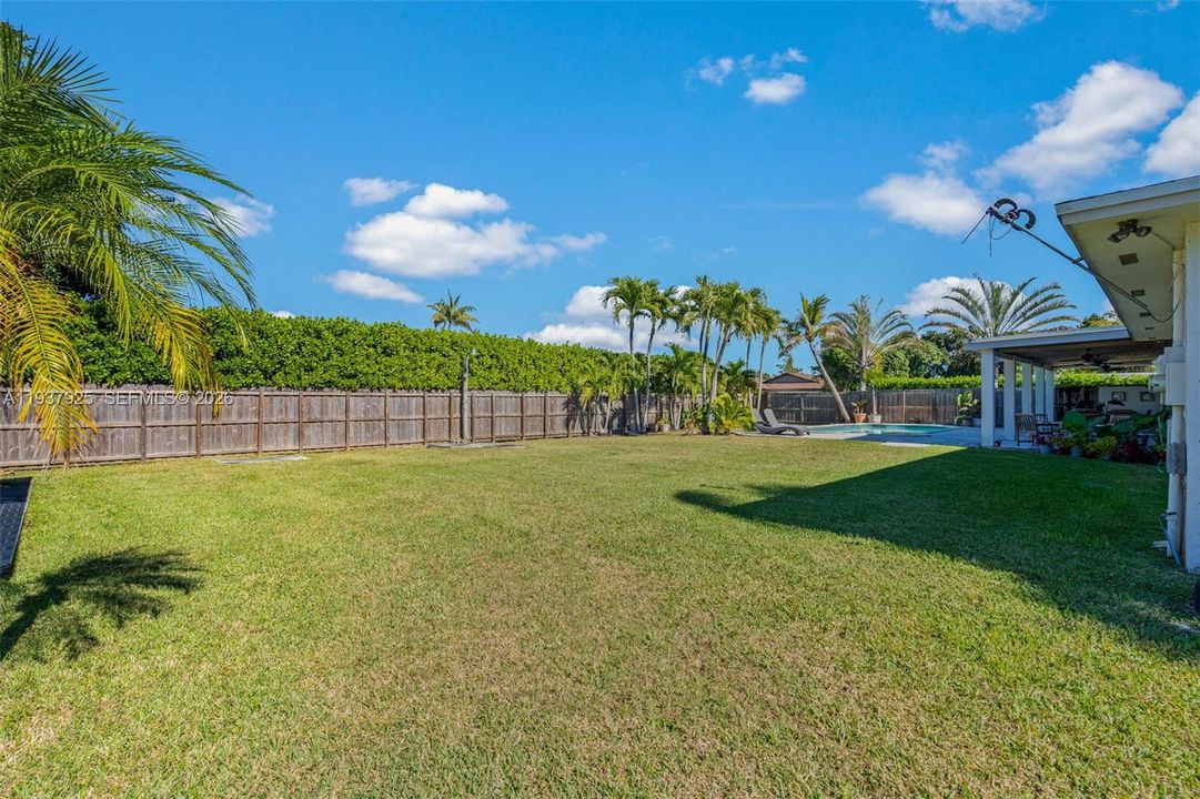 For Sale: $1,150,000 (5 beds, 2 baths, 2263 Square Feet)