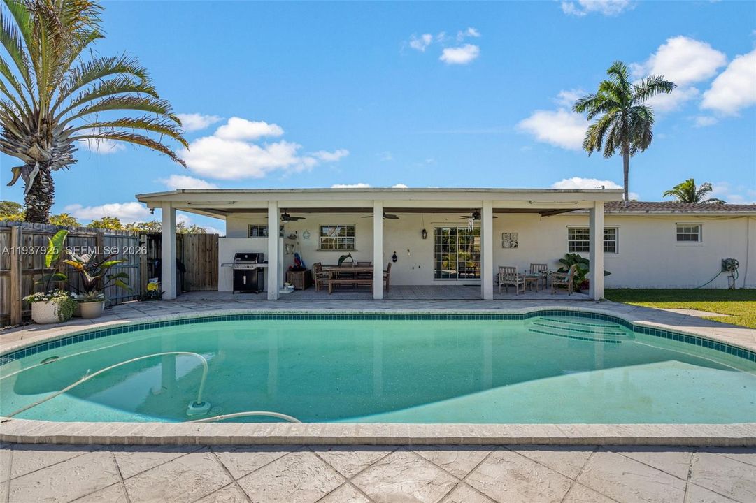 For Sale: $1,150,000 (5 beds, 2 baths, 2263 Square Feet)