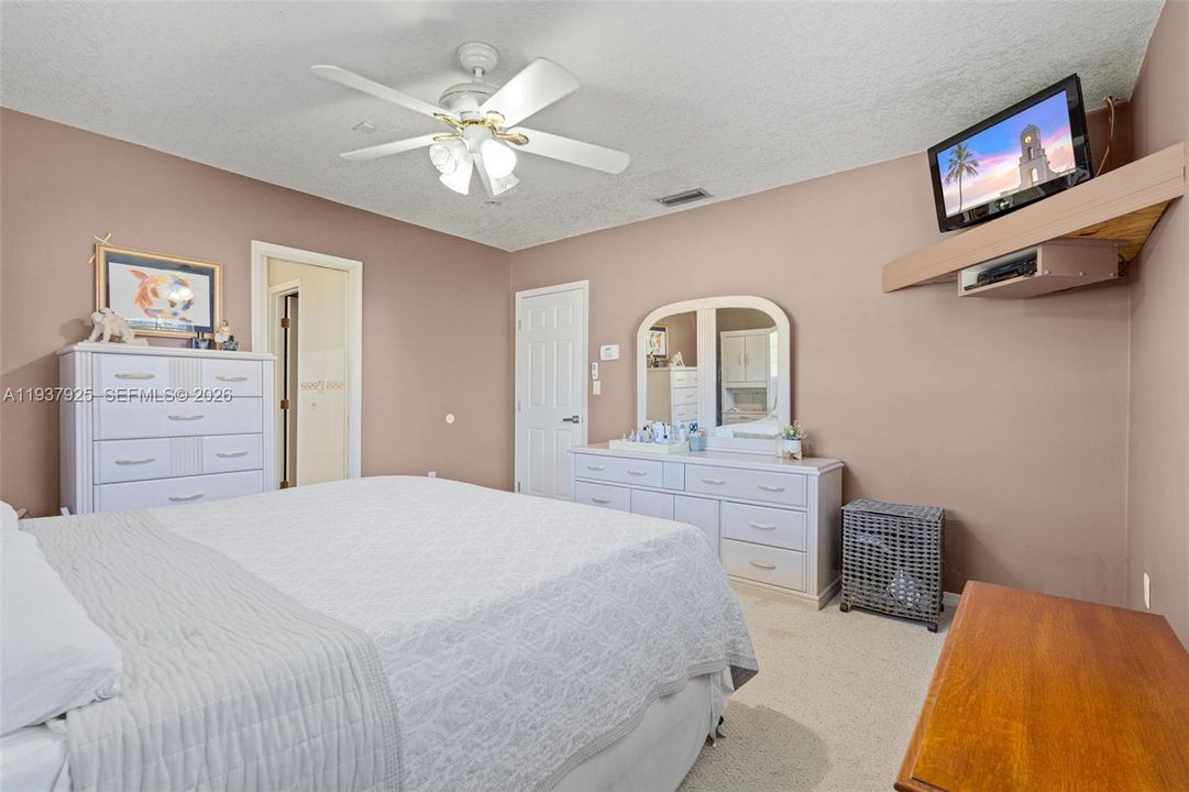 For Sale: $1,150,000 (5 beds, 2 baths, 2263 Square Feet)