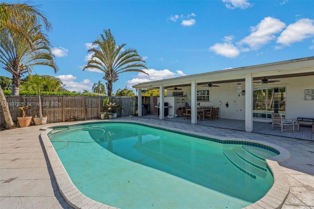 For Sale: $1,150,000 (5 beds, 2 baths, 2263 Square Feet)