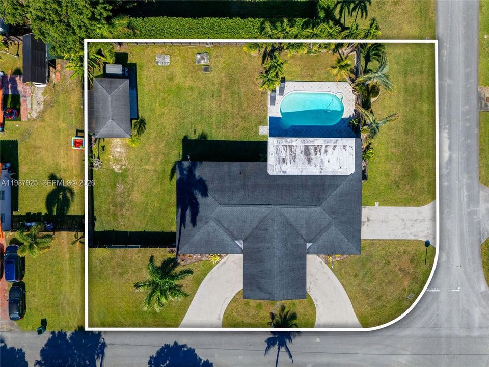 For Sale: $1,150,000 (5 beds, 2 baths, 2263 Square Feet)