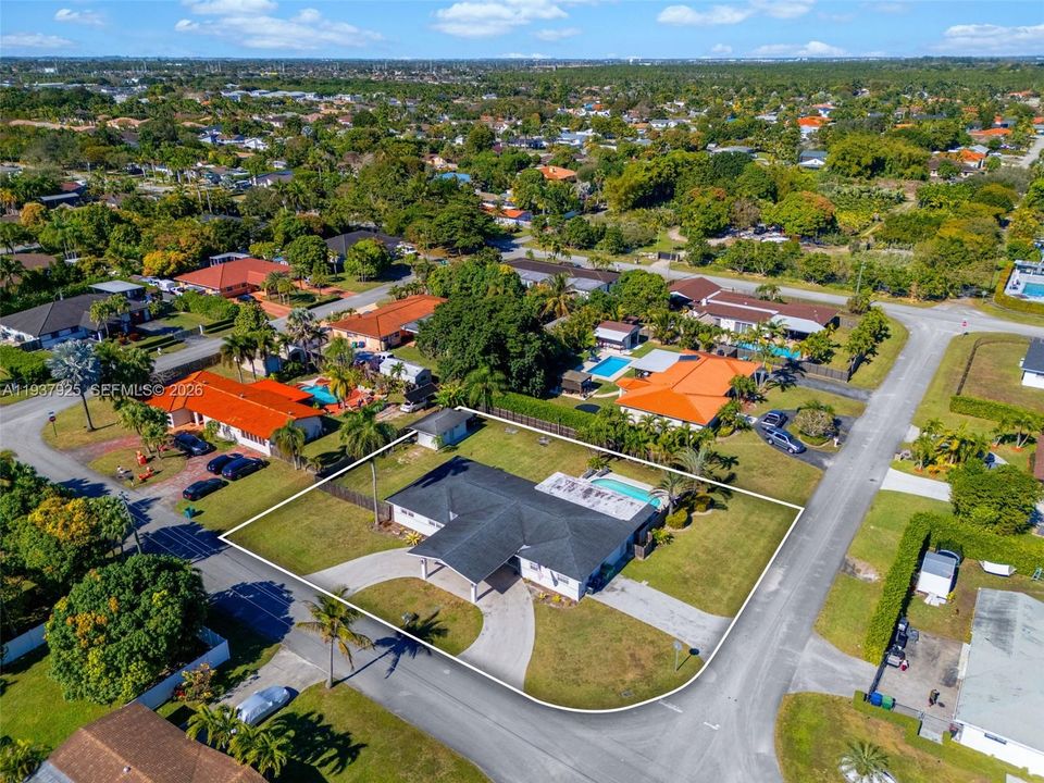 For Sale: $1,150,000 (5 beds, 2 baths, 2263 Square Feet)